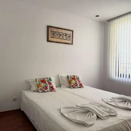 Sunny 2-bedroom In Complex Lina By Menada