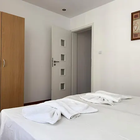 Sunny 2-bedroom In Complex Lina By Menada Appartamento *