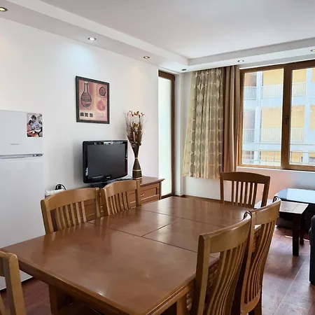 Sunny 2-bedroom In Complex Lina By Menada Appartamento *
